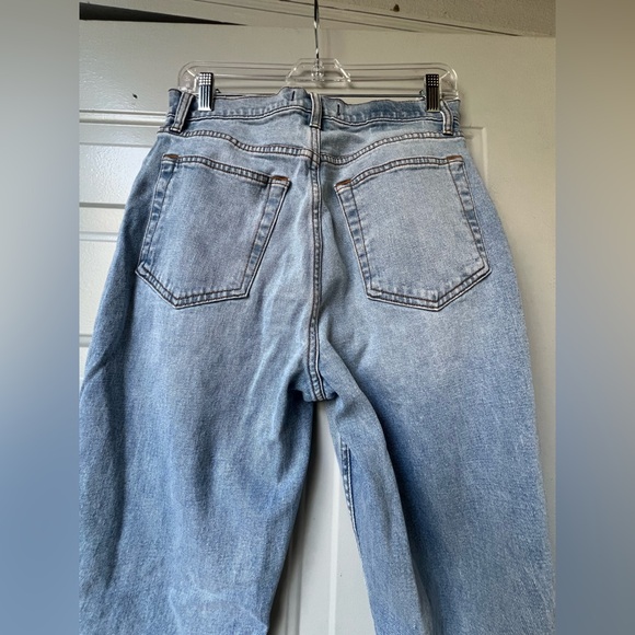 Abercrombie and Fitch Ultra High Rise 90s Straight Jean
Size 30/10 - Picture 3 of 11